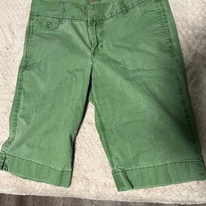 Caslon green khaki Bermuda length shorts 🩳 women’s 4
